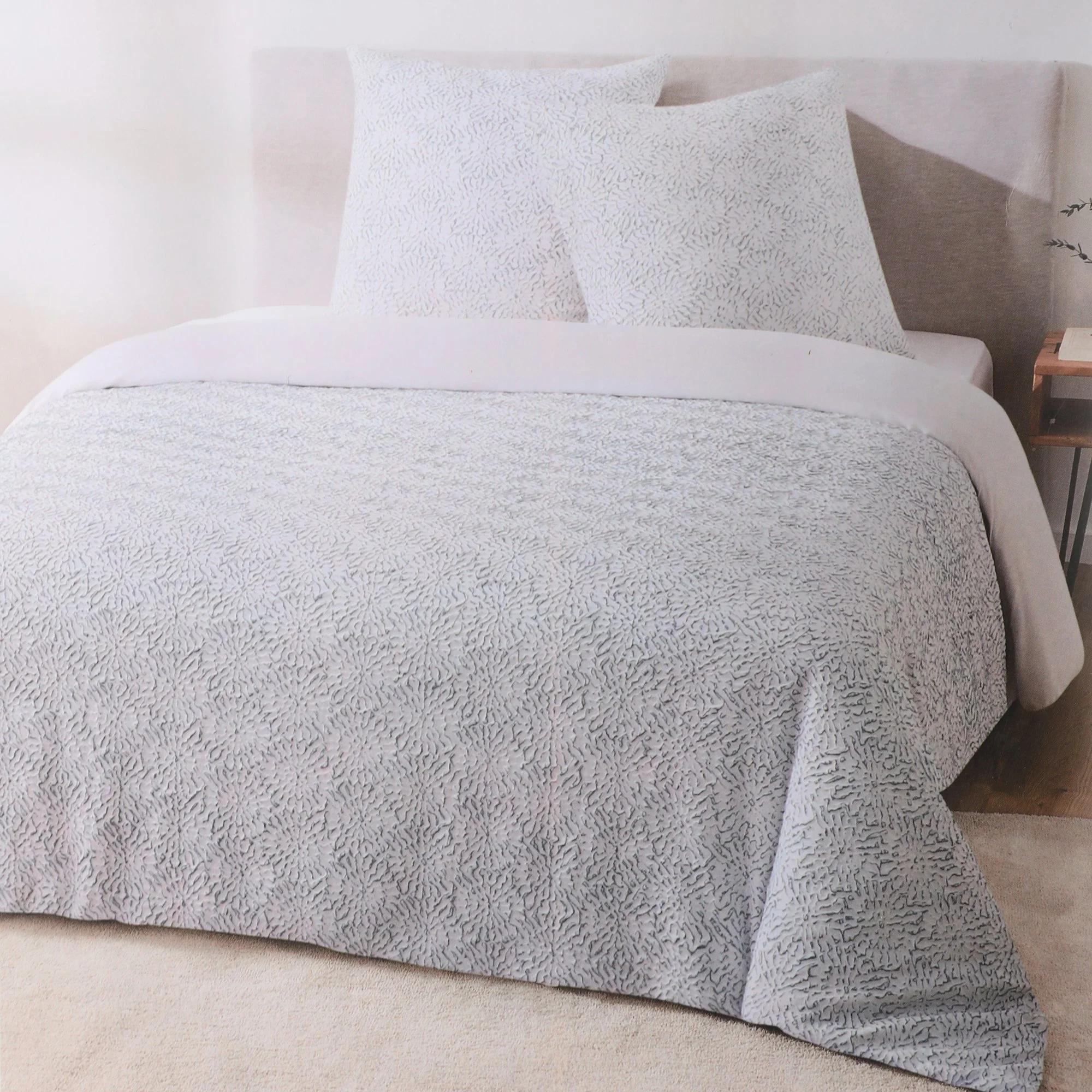 Parure de lit embossée housse de couette 260x240 cm + 2 taies 63x63 cm - Image 2
