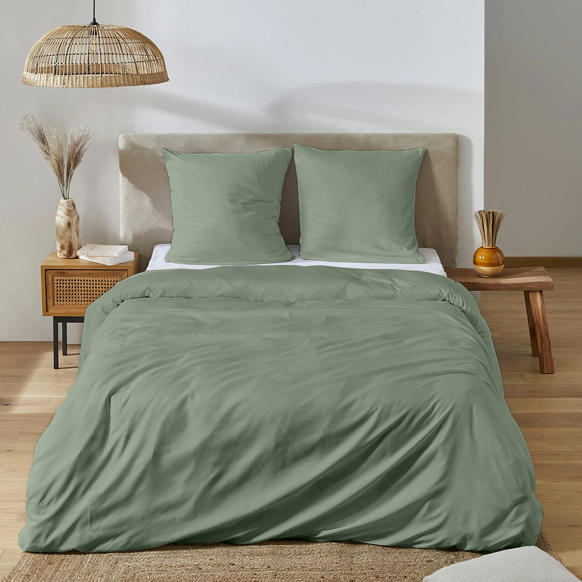 Parure housse de couette microfibre uni 240x220 cm + 2 taies d'oreillers 63x63 cm  - Vert